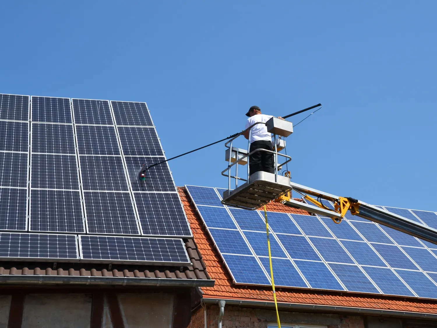 Reinigung von Solar- und Photovoltaik-Anlagen